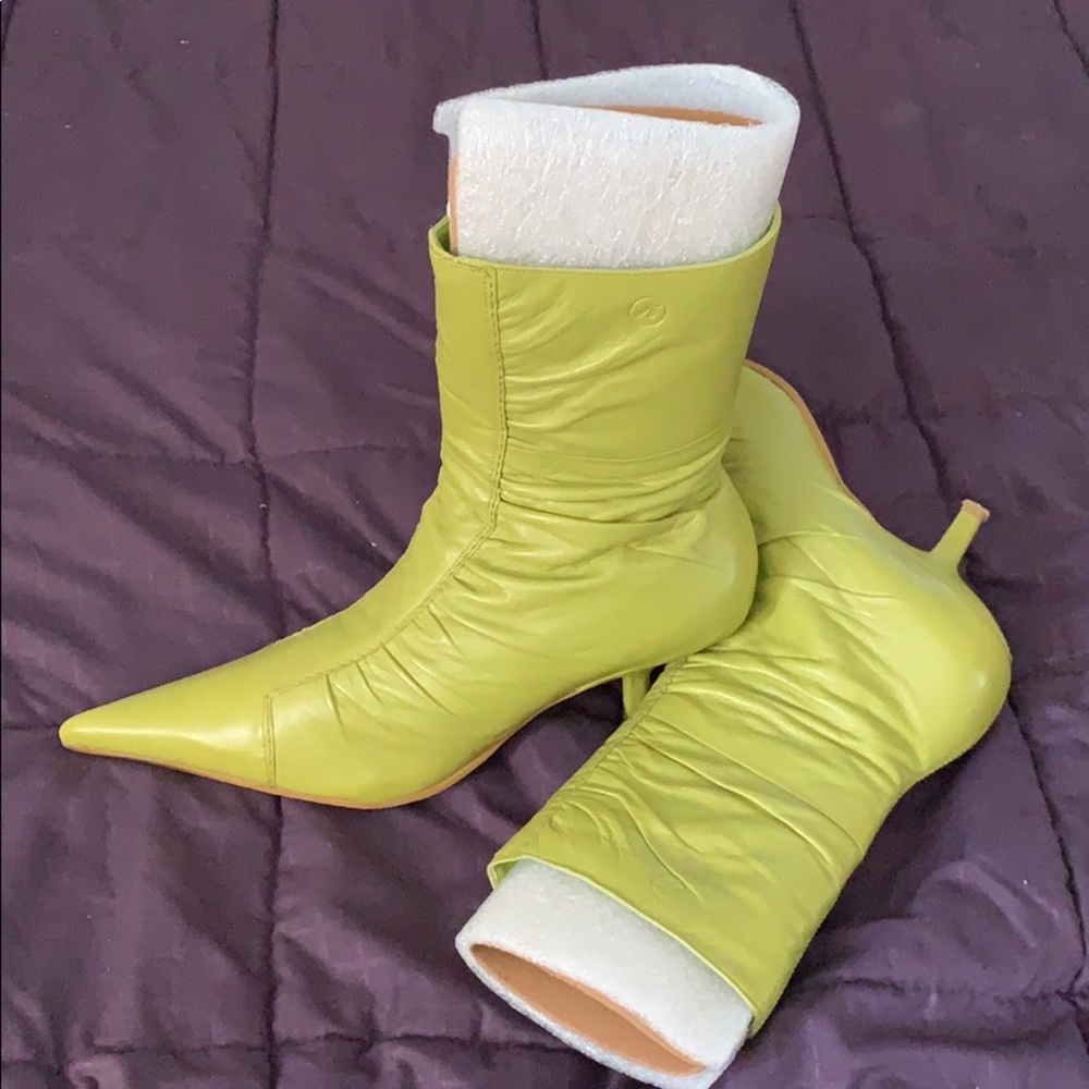 Pointy boots